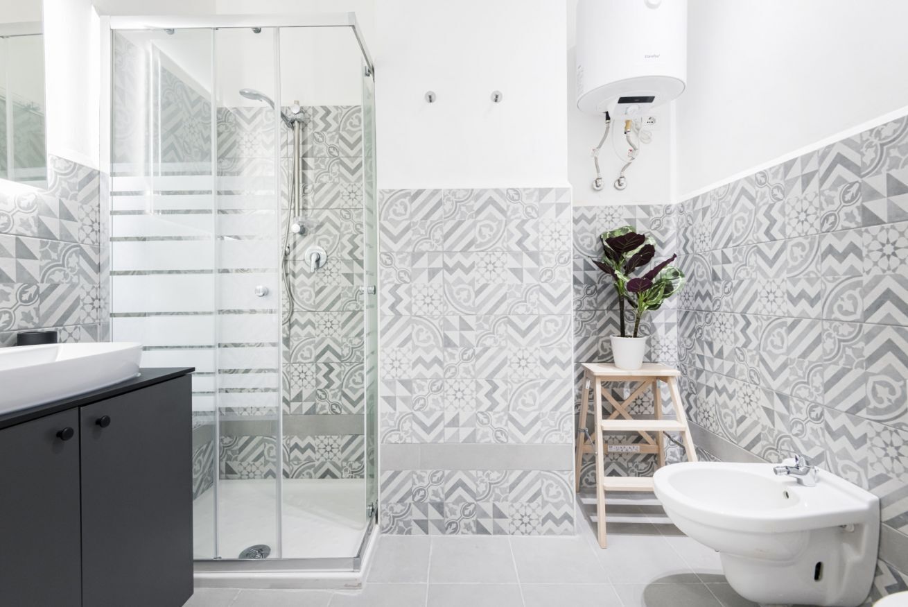 Doccia, asciugacapelli, bidet, asciugamani