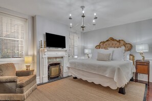 3 habitaciones, tabla de planchar con plancha, wifi y ropa de cama