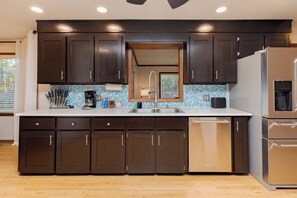 Fridge, microwave, oven, stovetop - 3BD Pet Friendly | Close to RAFB | 2 Car Garage (Warner Robins)