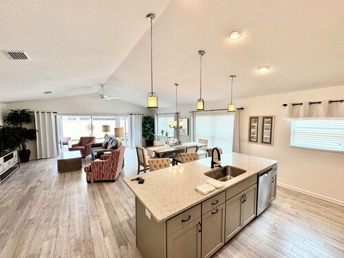 Pelican's Perch - 3/2 w/ Golf Cart in The Village of Collier - Atwood Bungalows