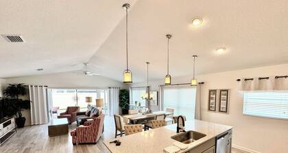 Pelican's Perch - 3/2 w/ Golf Cart in The Village of Collier - Atwood Bungalows