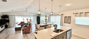 Pelican's Perch - 3/2 w/ Golf Cart in The Village of Collier - Atwood Bungalows