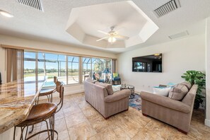 Smart TV - Casita of the Setting Sun- 1/1 Private Suite w/ Pool Access, Golf Cart & Stunning View of Amelia Championship Golf Course (Amelia, The Villages)