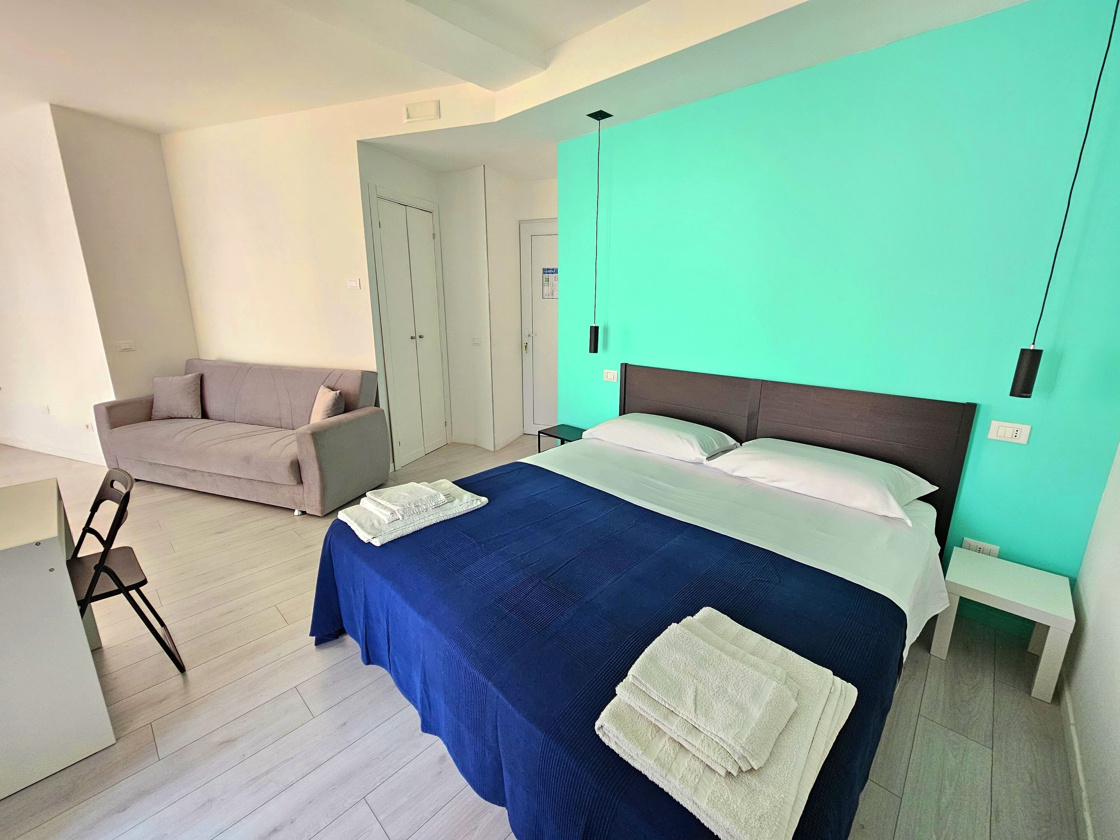 Bureau, espace de travail pour ordinateur portable