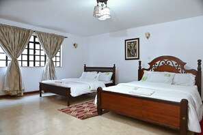 4 bedrooms, iron/ironing board, WiFi, bed sheets