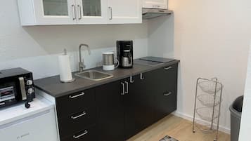 Fridge, microwave, stovetop, coffee/tea maker