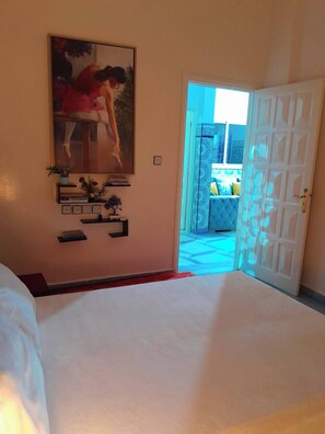 2 habitaciones, tabla de planchar con plancha, wifi y ropa de cama 