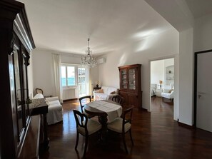 Interior - Sea view apartment in the city center, 3 minutes from the station and port (Salerno)