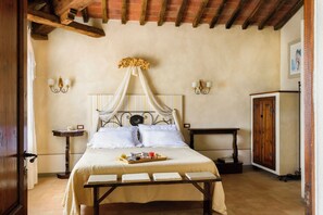 9 quartos, escrivaninha, berço de viagem, Wi-Fi