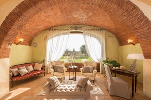 Interior - Villa with stunning pool and chef: Perfect Vacation for Families and Friends (Bettolle)