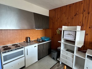Mikroaaltouuni, uuni, liesi, astianpesukone