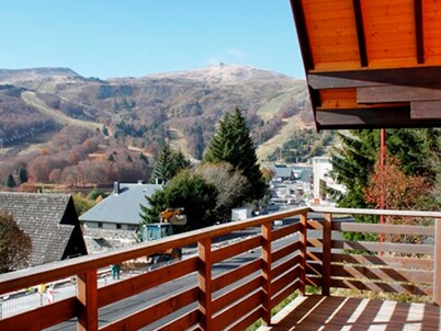 Unique chalet near slopes, sleeps 9, original artworks