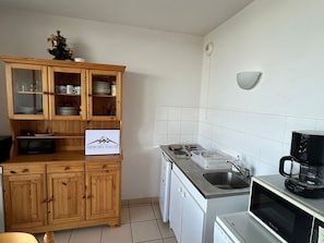 Refrigerador, microondas, parrilla de estufa y lavavajillas 