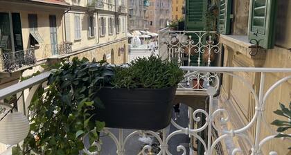 Luxurious apartment, balcony with city view, central, close to trains for 5Terre