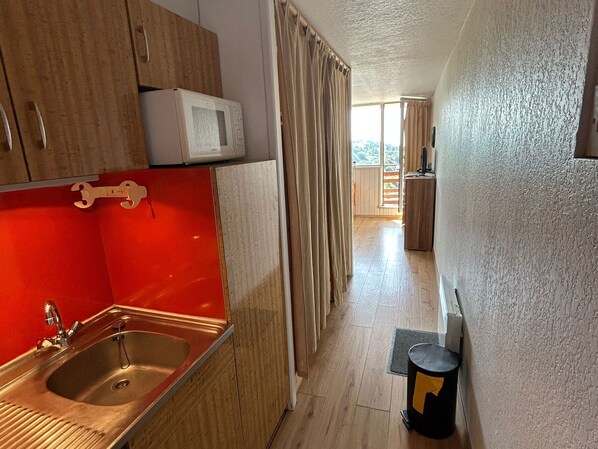 Fridge, microwave, stovetop, toaster