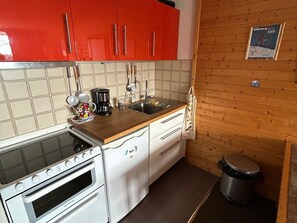 Fridge, microwave, stovetop, coffee/tea maker - 4/6 Guests Apartment, Center, Close to Slopes, WIFI (Besse-et-Saint-Anastaise-Super Besse)