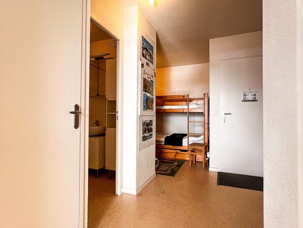 Unclassified image, 1 of 8, button