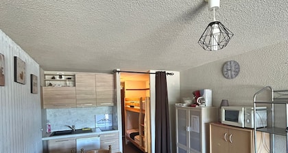 Studio Moderne 4 Pers avec WIFI, Terrasse et Parking Proche des Pistes