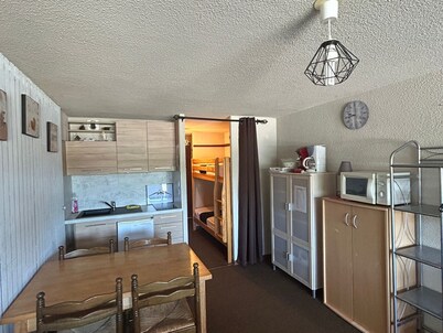 Modern Studio for 4 with WIFI, Terrace and Parking Near the Slopes