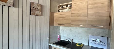 Fridge, microwave, stovetop, coffee/tea maker