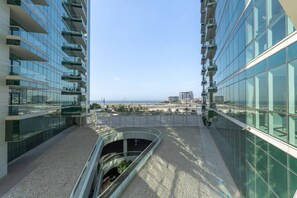 Property grounds - Lavish 3-BR in Al Bateen’s Gem (دبي)