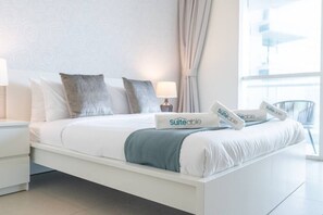 1 室のベッドルーム、デスク、アイロン / アイロン台、旅行用ベビーベッド