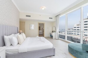 4 bedrooms, desk, iron/ironing board, travel crib