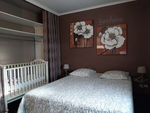 3 bedrooms, iron/ironing board, travel cot, WiFi