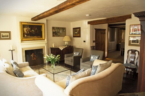 Elegant sumptuously decorated town house located in Towcester, Northamptonshire
