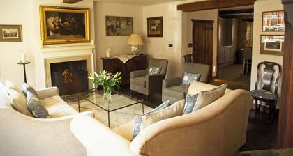 Elegant sumptuously decorated town house located in Towcester, Northamptonshire