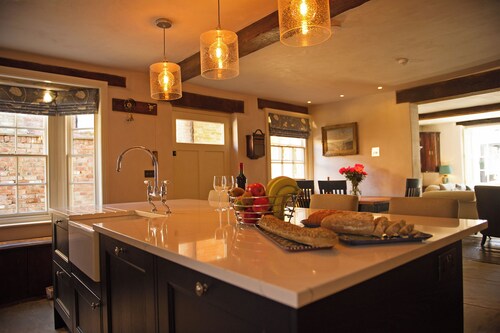 Elegant sumptuously decorated town house located in Towcester, Northamptonshire