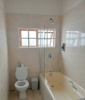 Shared bathroom - Steps Guest House (Gqeberha (Port Elizabeth))