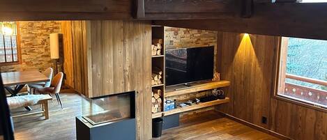TV, fireplace