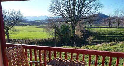 2 pers-Studio Conchita - view of the Pyrenees, 7km from Saint-Jean-Pied-de-Port.