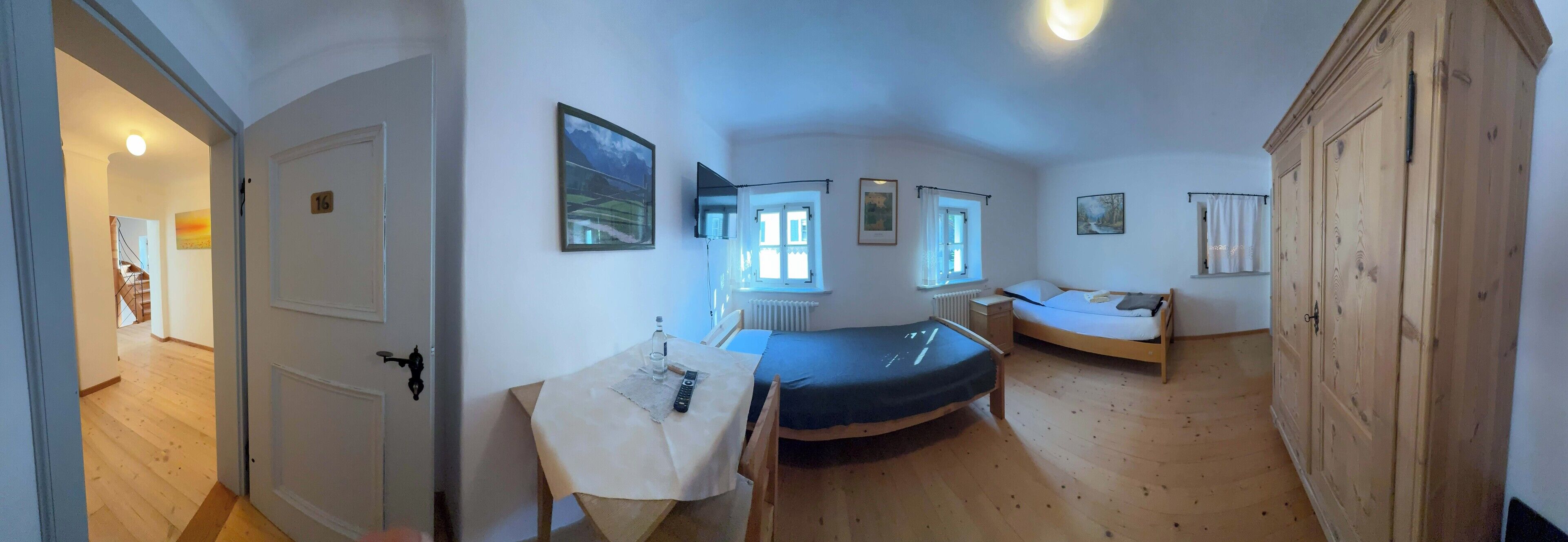 Ropa de cama de alta calidad y escritorio 