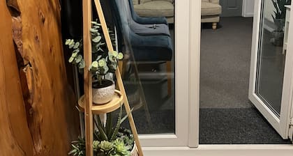 Comfortable Twin Bedroom with shared shower room at The Bungalow in Kettering.