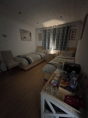 1 quarto, ferros/tábuas de passar roupa, Wi-Fi, roupa de cama
