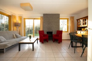 Téléviseur connecté, foyer, livres