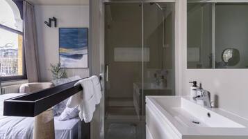 Shower, hair dryer, towels