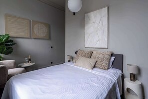 Desk, WiFi, bed sheets