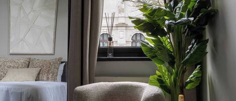 Escritorio, wifi y ropa de cama