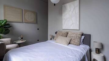 Desk, WiFi, bed sheets