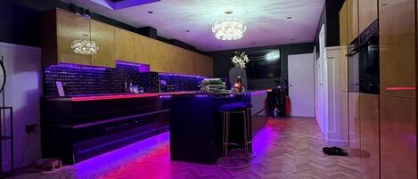 House | Private kitchen | Fridge, microwave, oven, stovetop