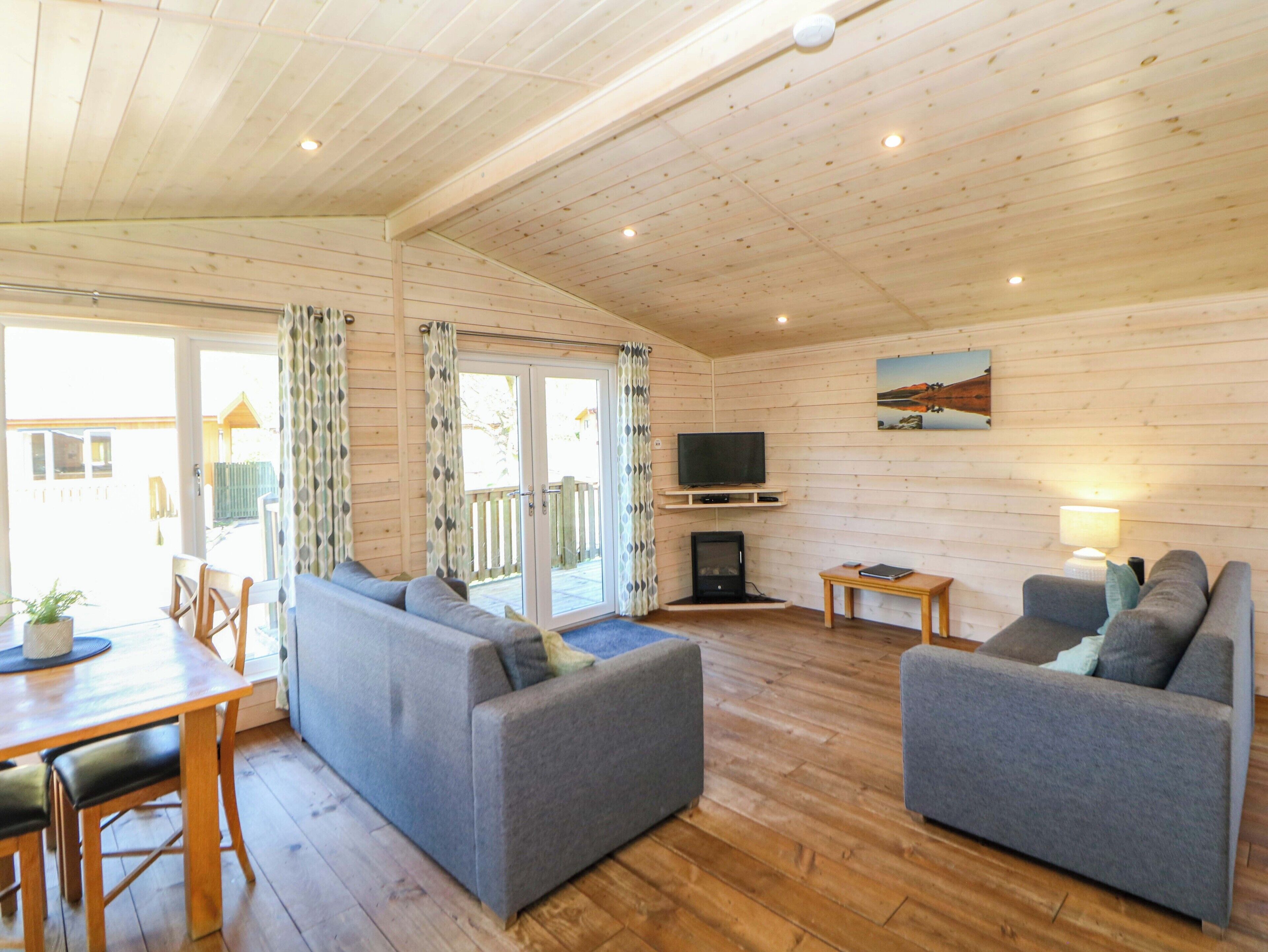 Dovestone Luxury Lodges (Sleeps 4)- Pet Free In Greenfield - Oldham