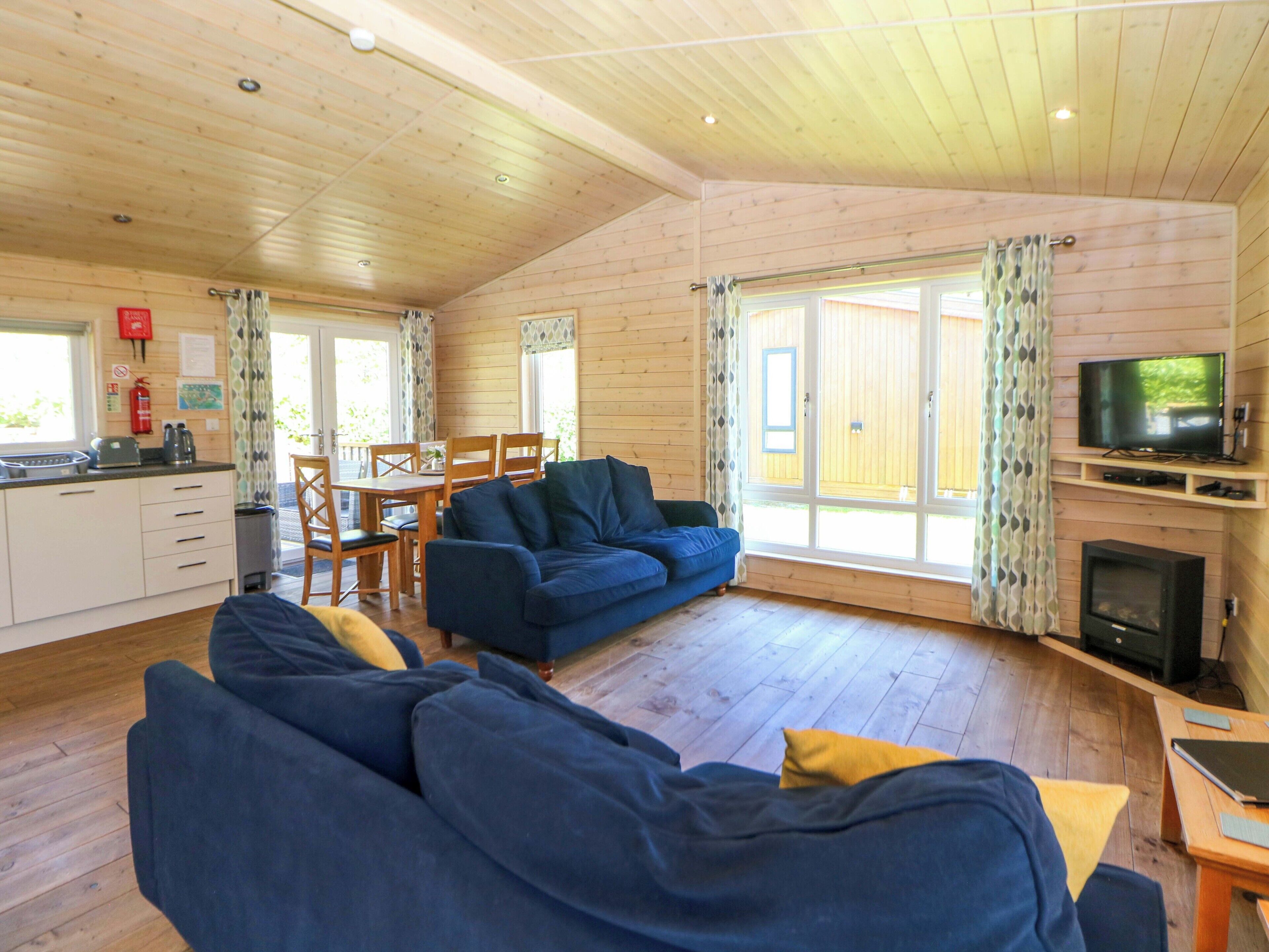 Dovestone Luxury Lodges (Sleeps 6) - Pet Free In Greenfield - Derbyshire