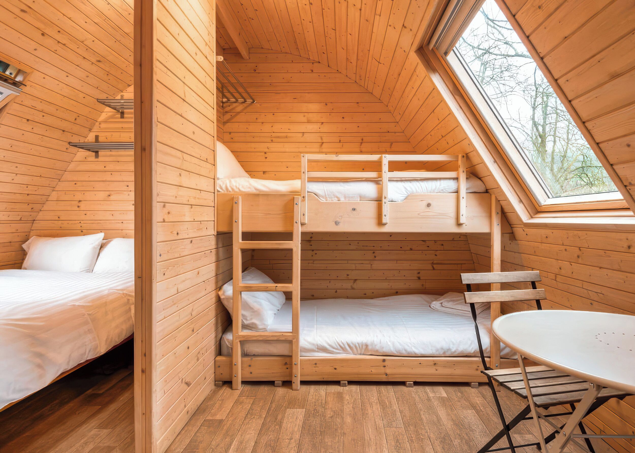 Lakeside Pods - Pets Welcome, Pet Friendly In Greenfield - West Yorkshire