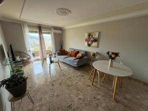 Smart TV - Chic, quiet apartment. (Ajaccio)