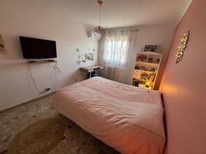 2 makuuhuonetta, silitysrauta/-lauta, Wi-Fi, vuodevaatteet