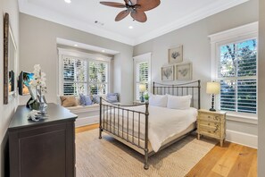 4 Schlafzimmer, Schreibtisch, Bügeleisen/Bügelbrett, kostenloses WLAN