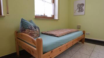1 bedroom, iron/ironing board, travel cot, free WiFi